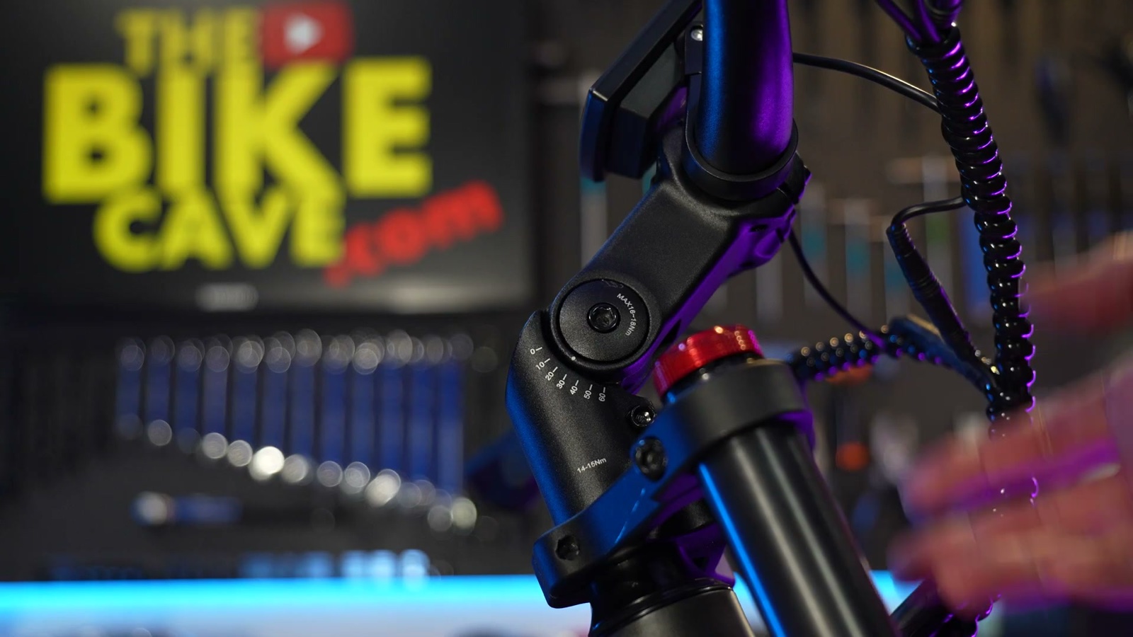Adjustable angle stem