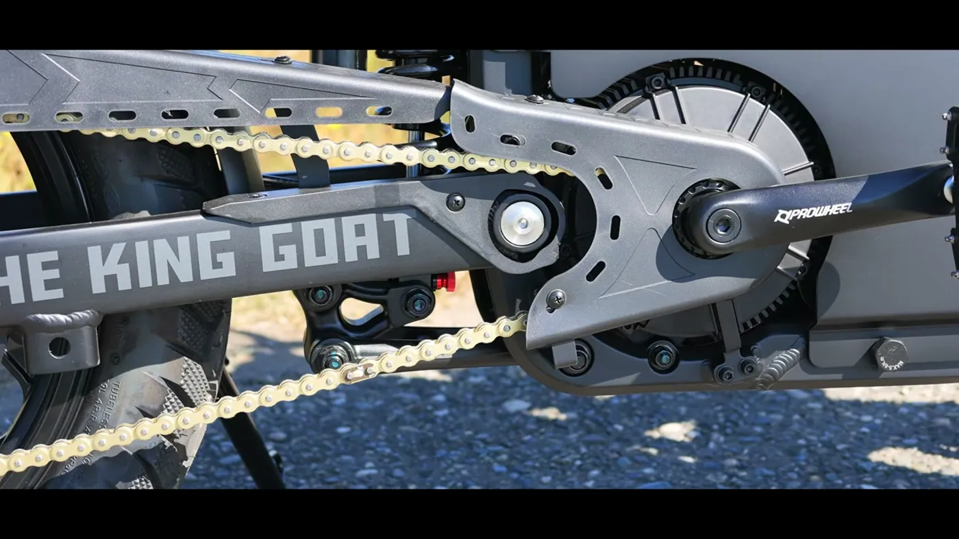 King Goat V3 62.5Ah: chain cover and crank