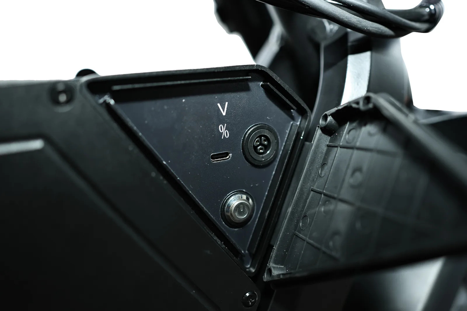 Motor Goat MD: Voltage and charge readout on the box