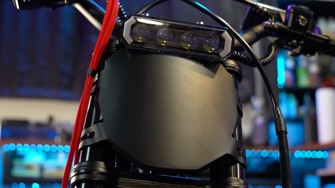 Number plate and headlight on the front of the Villain