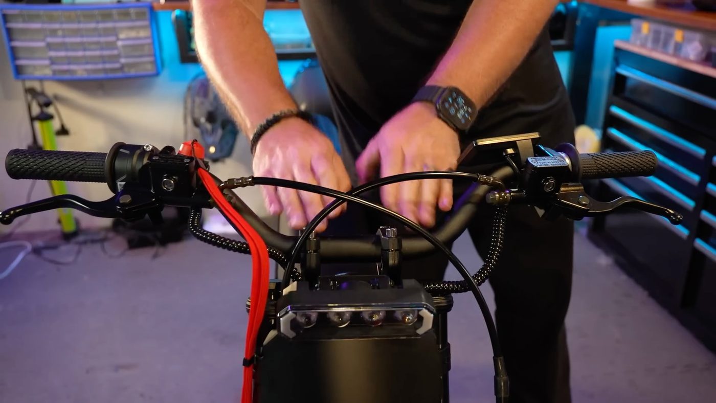 Tall riser handlebars on the Heybike Villain
