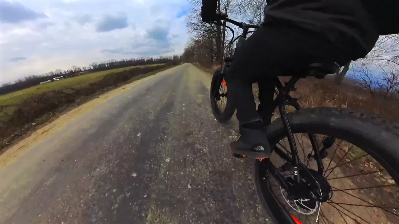 The Hiboy P6 rear wheel on a road