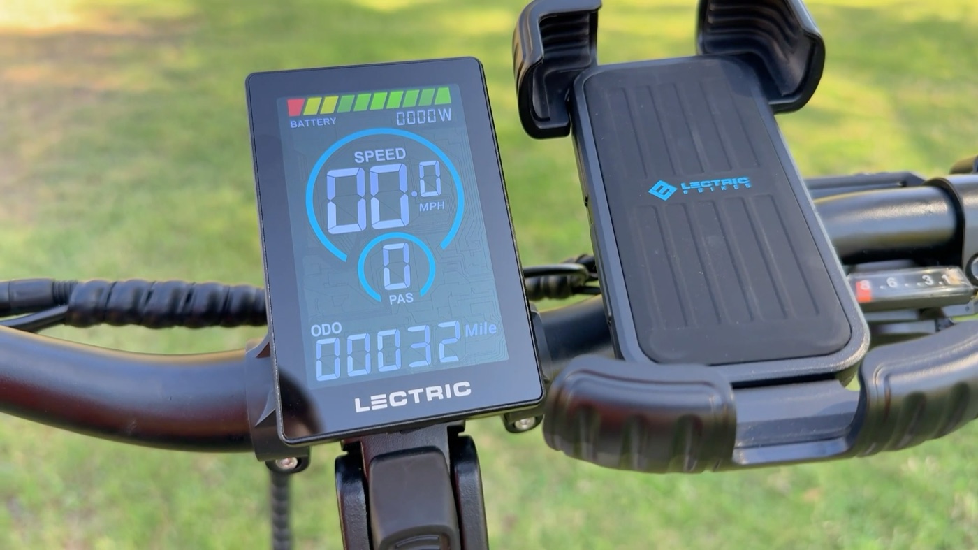 Color LCD display on the Lectric XPedition 2.0