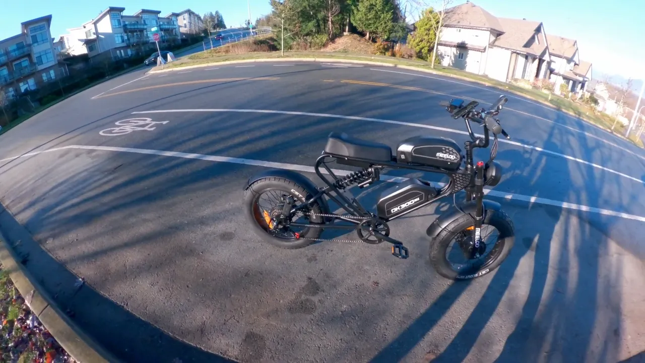 The Meelod DK300 Max parked on a road