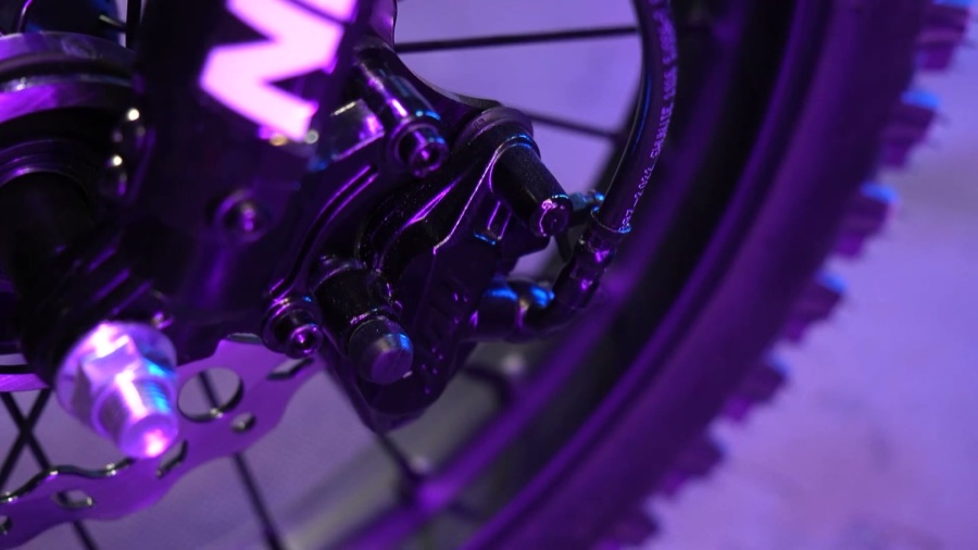 Front brake caliper