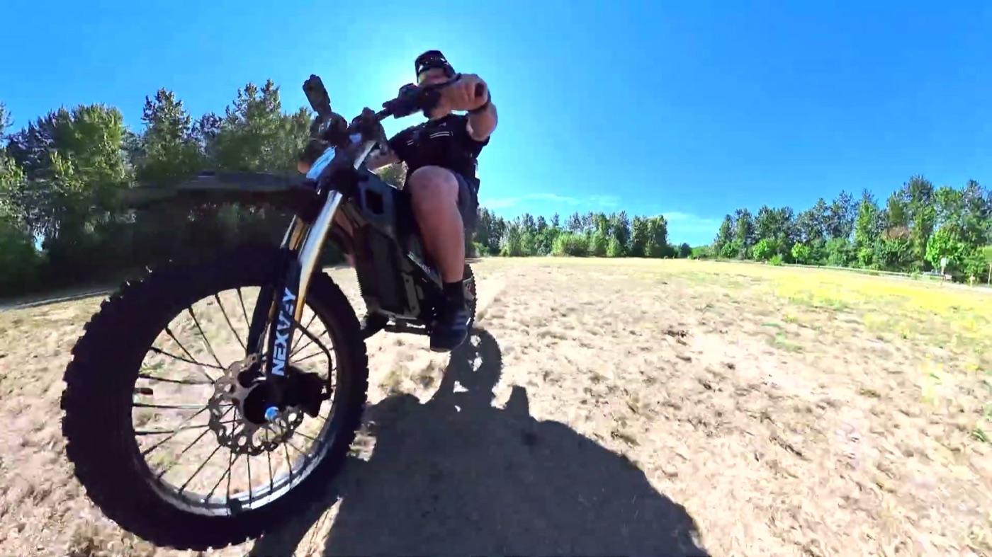Riding the Flash Pro on loose gravel