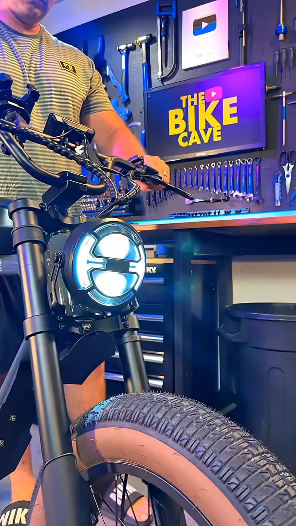 Round headlight with an LED ring