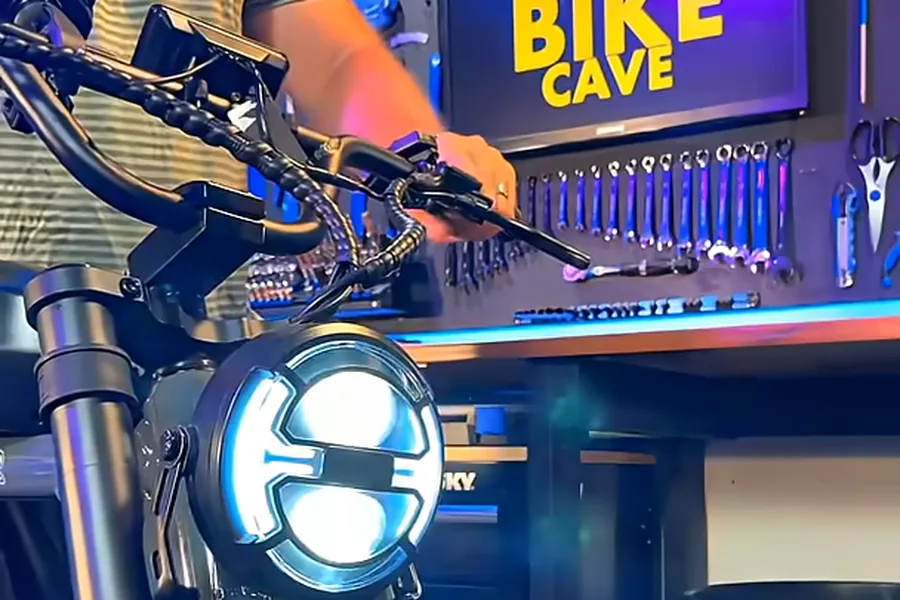 Revibikes Cougar Lights, Brakes & Display