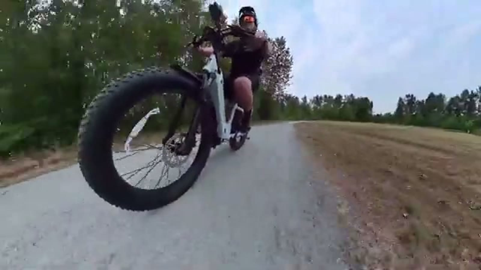 Riding the Ride1Up Vorsa on a gravel path