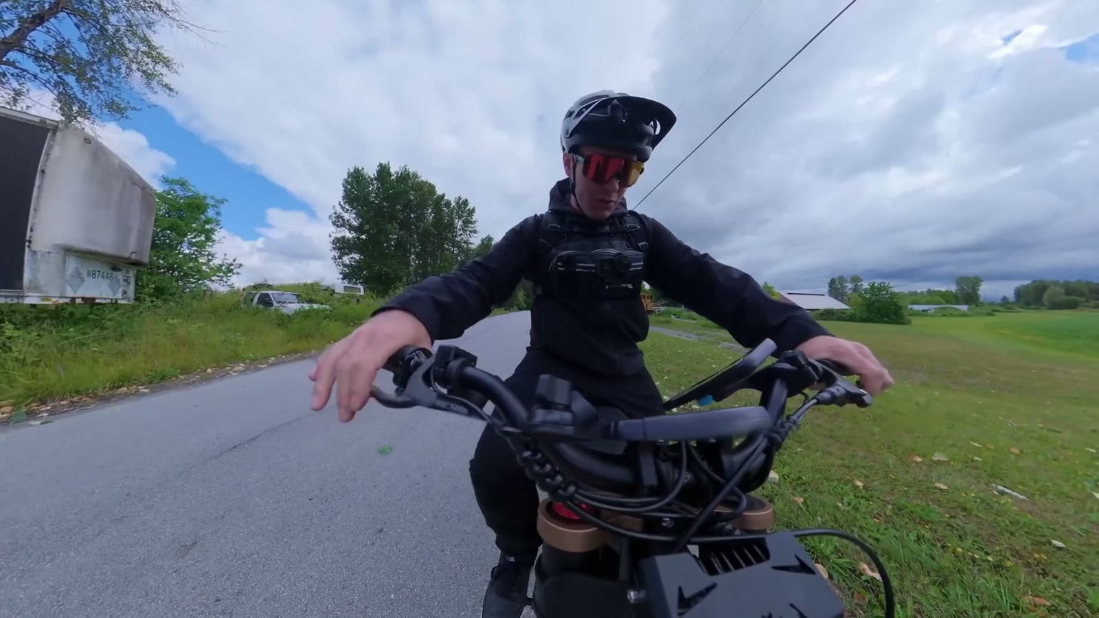 Riding'times GT73 Pro riding shot 1