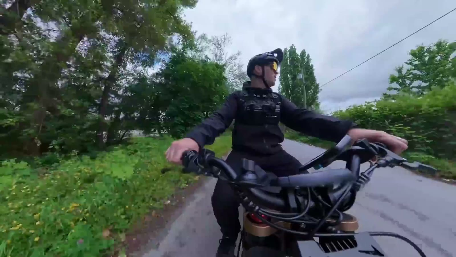Riding'times GT73 Pro riding shot 2