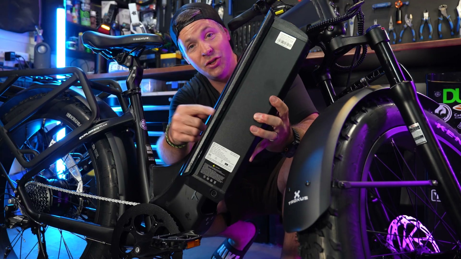 Removable battery of the Troxus Explorer Plus iQ