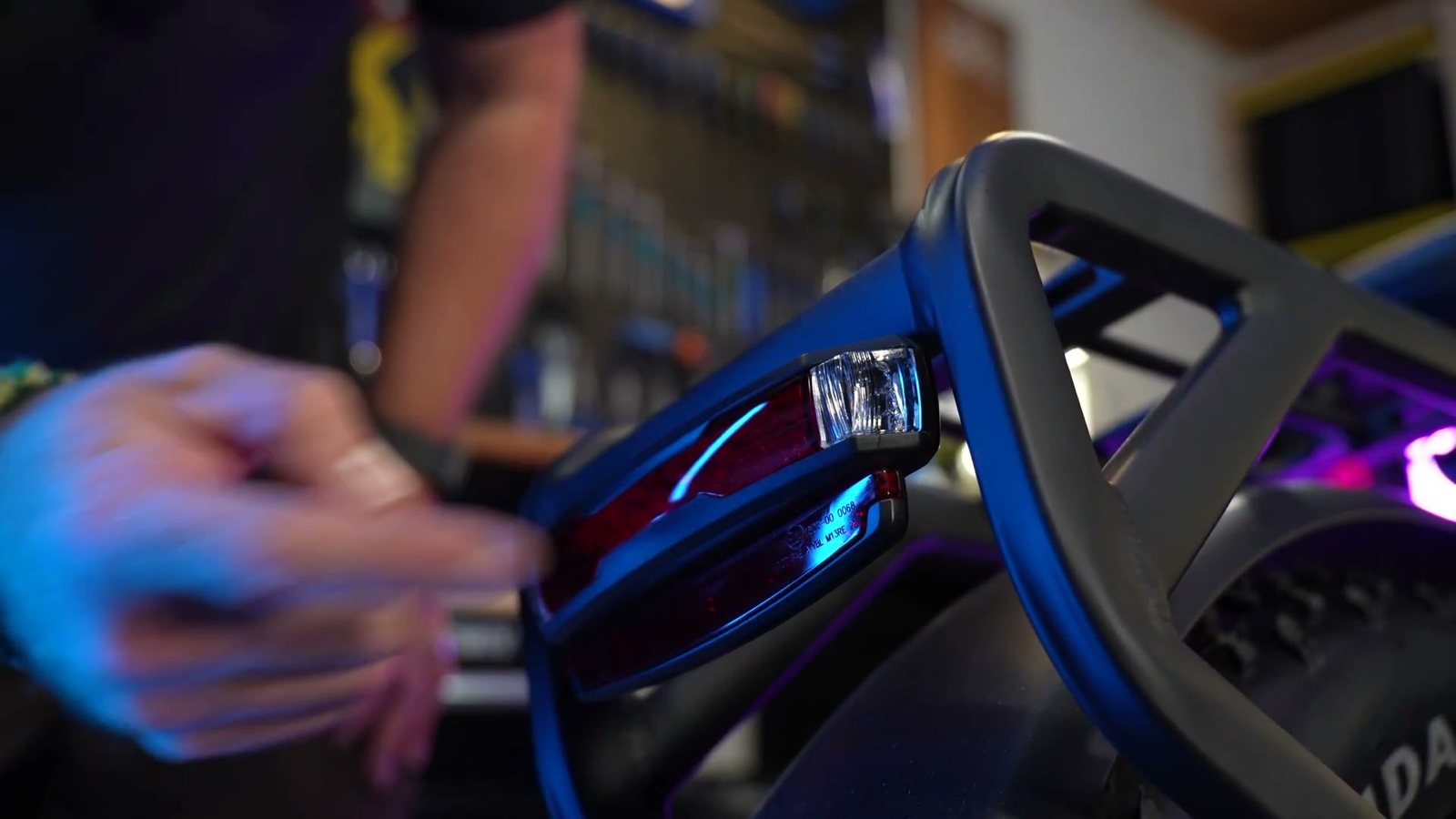 Integrated tail light in the rack