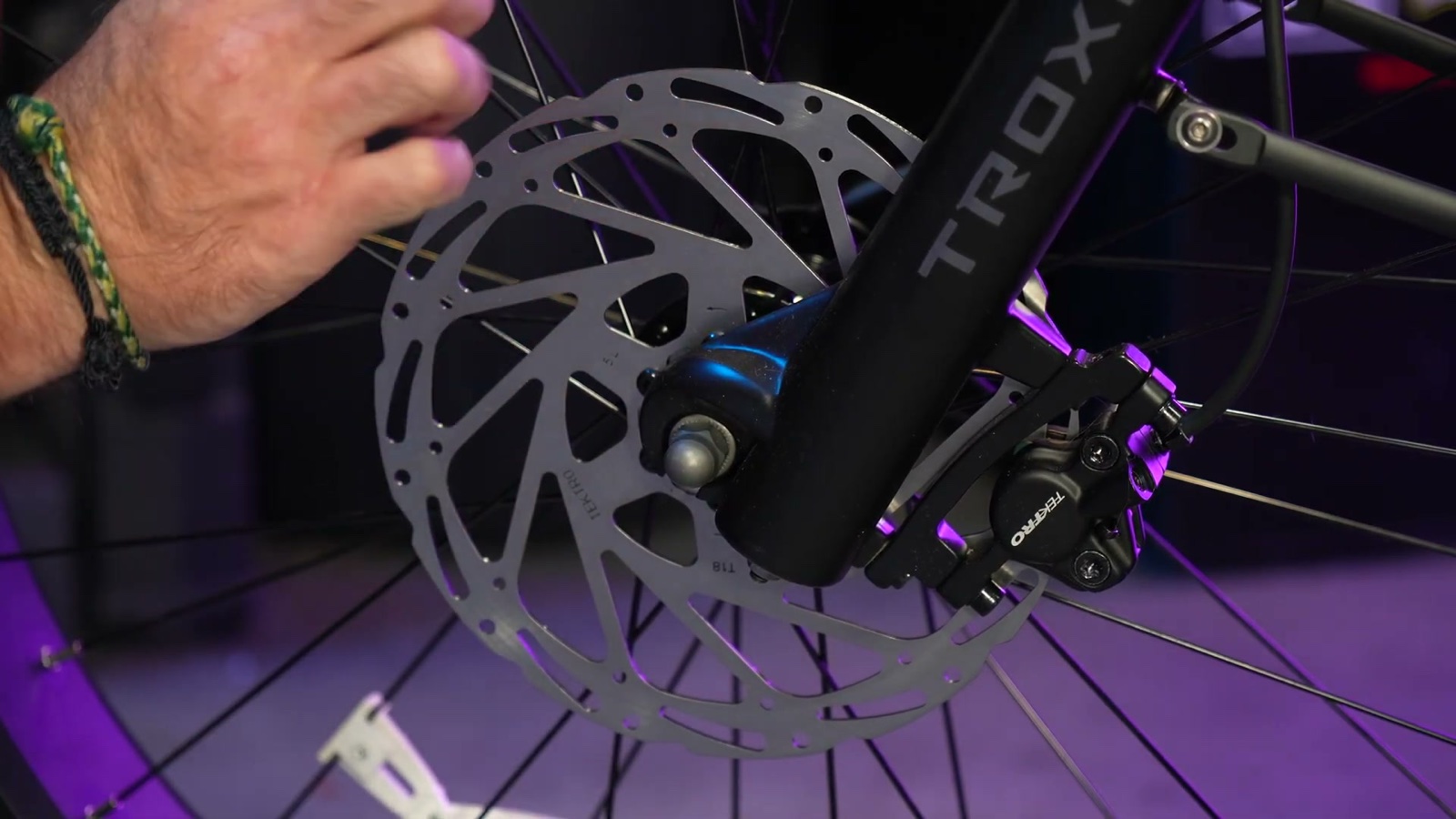 Tektro hydraulic brake and 203 mm rotor