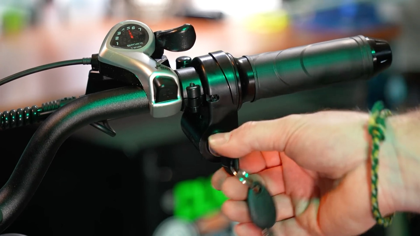 Tuttio ICT key ignition and twist throttle
