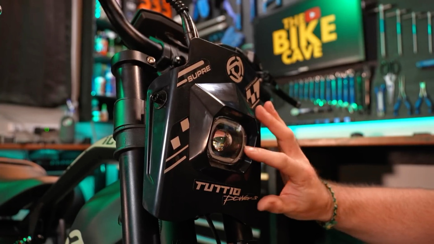 Tuttio ICT number plate and projector headlight