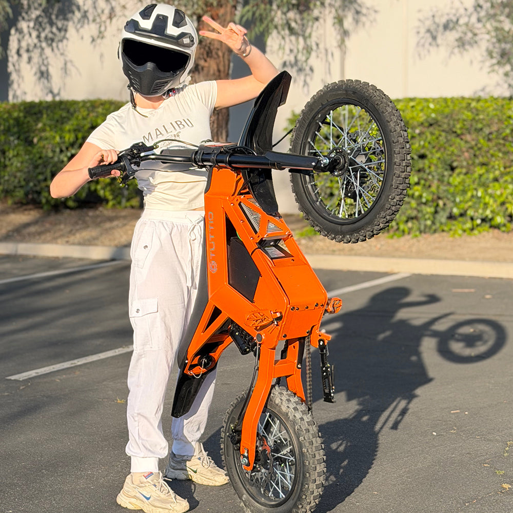 Rider holding the Soleil01 LO on its rear wheel