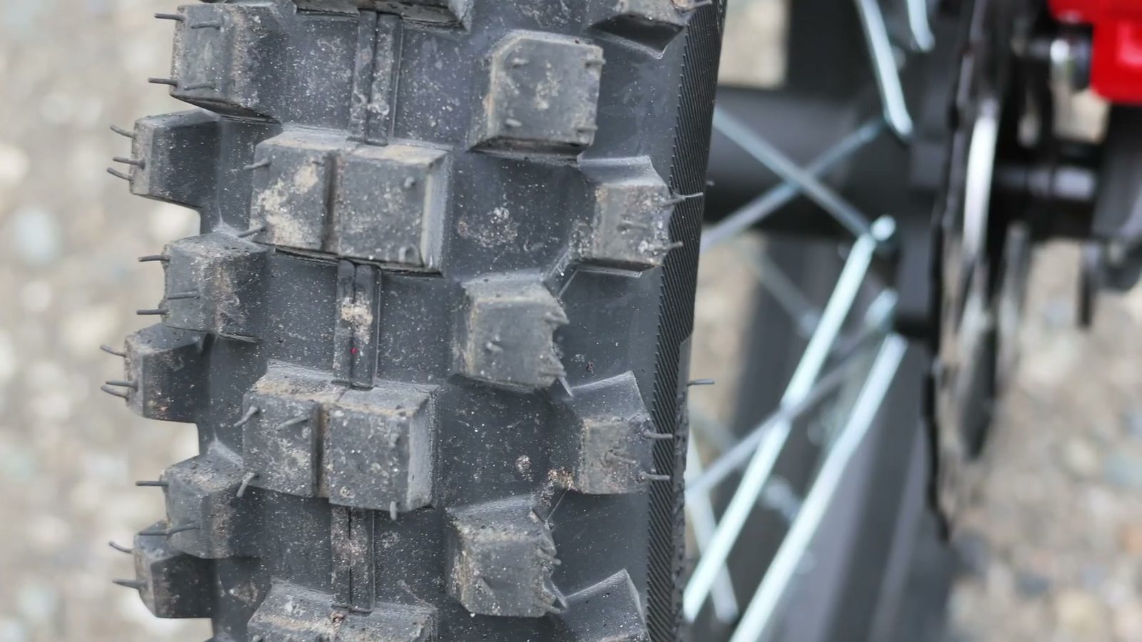 Valtinsu EM-5 Pro rear tire tread