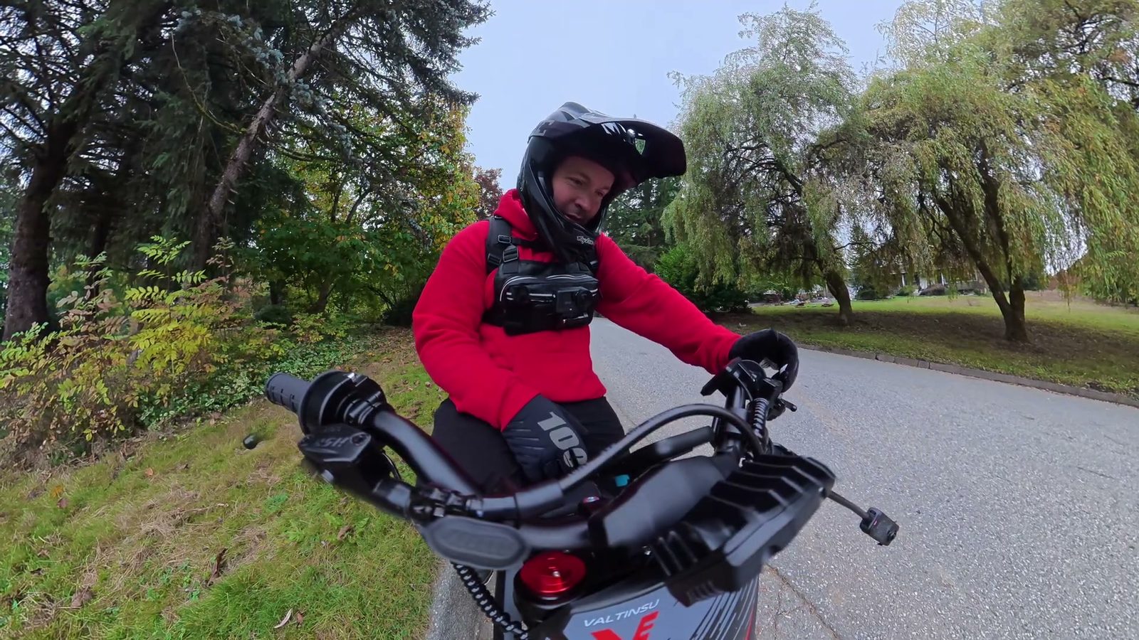 Ben lifting the front wheel of the Valtinsu EM-5 Pro