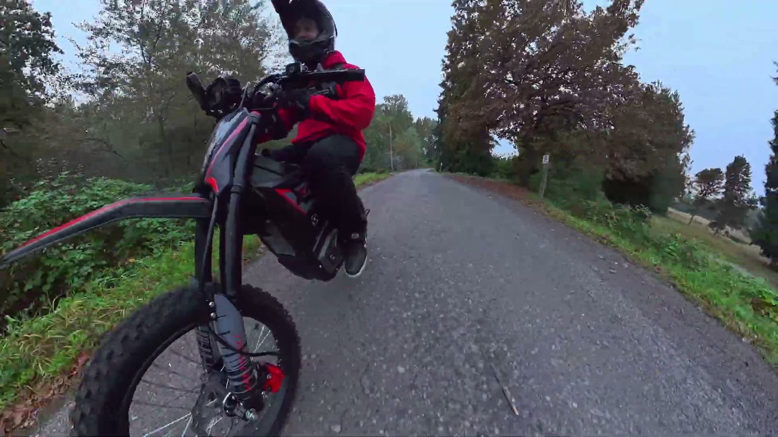 Valtinsu EM-5 Pro cornering