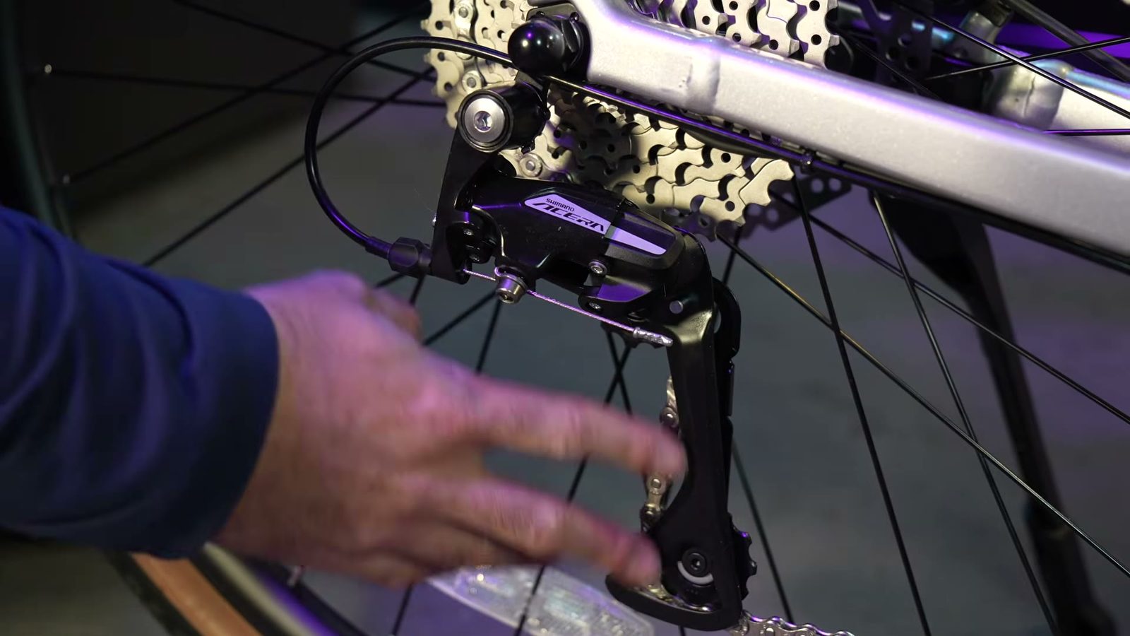 Close-up of the Shimano Acera rear derailleur and cassette on the Tempo