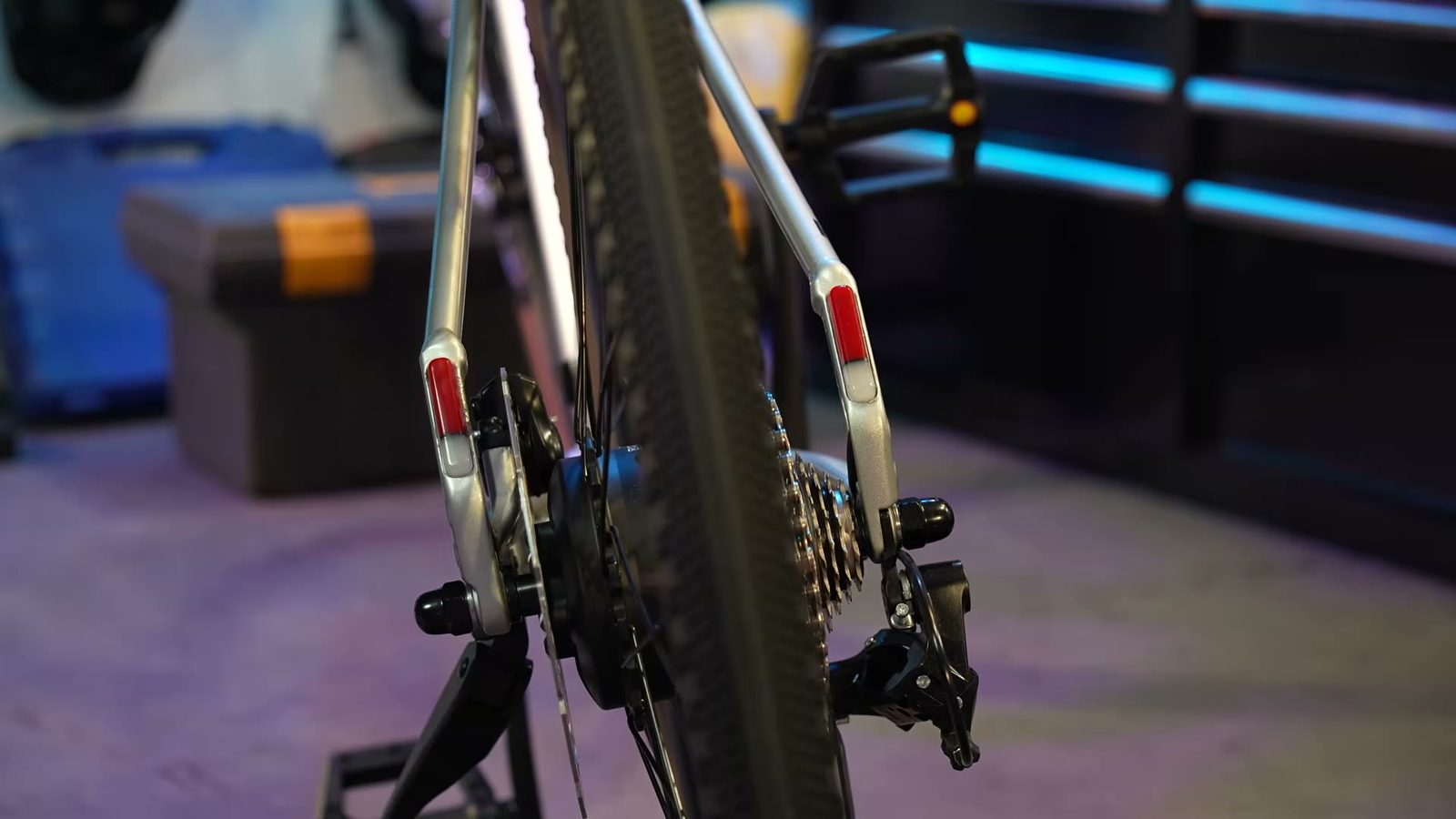 Close-up of the rear frame-integrated turn signals on the Tempo seat stays