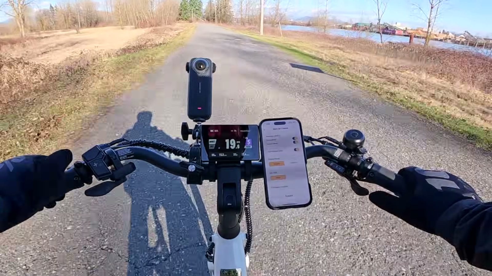 Cockpit view of the Breeze 1 holding 20 mph on cruise control