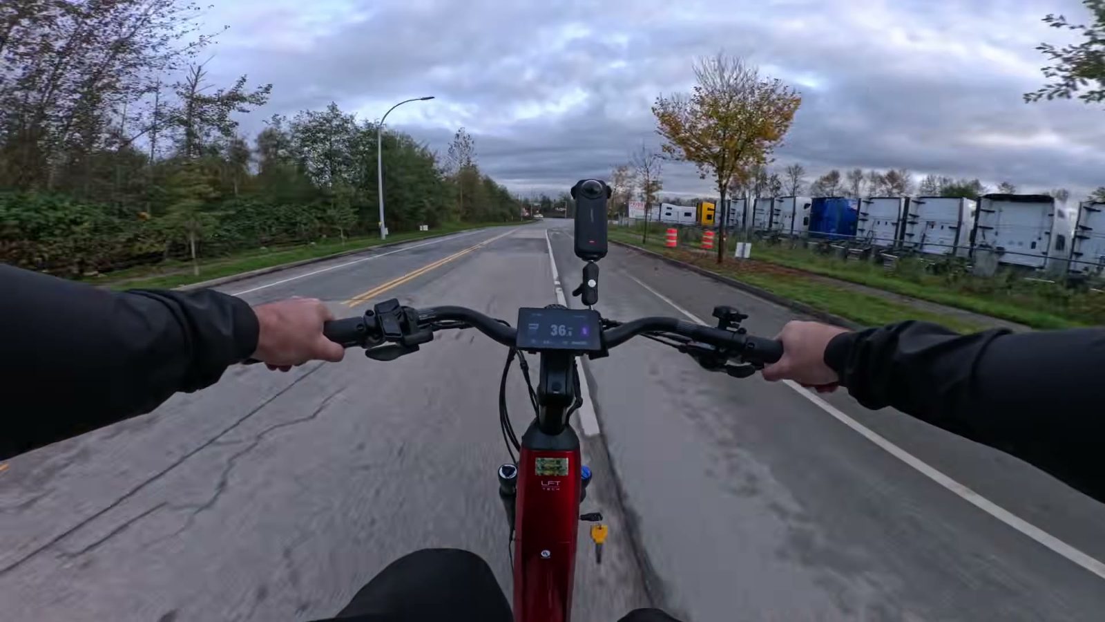 POV of the Discover 2 display on the downhill speed run