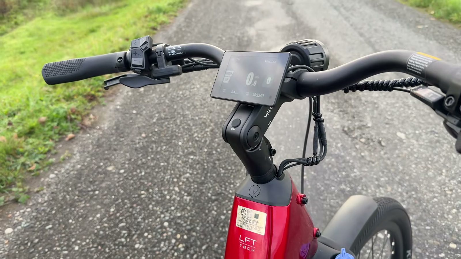 Discover 2 cockpit and adjustable stem out on the trail