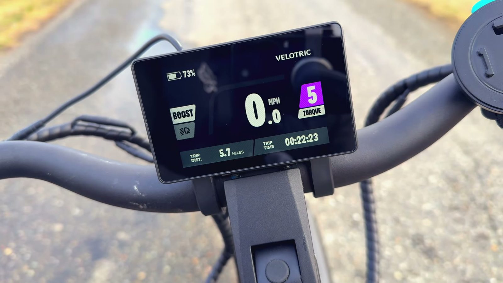 Bright color display showing boost mode and torque level 5