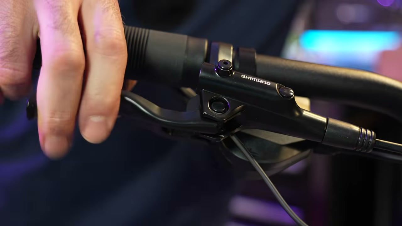 Shimano MT200 hydraulic brake lever close-up