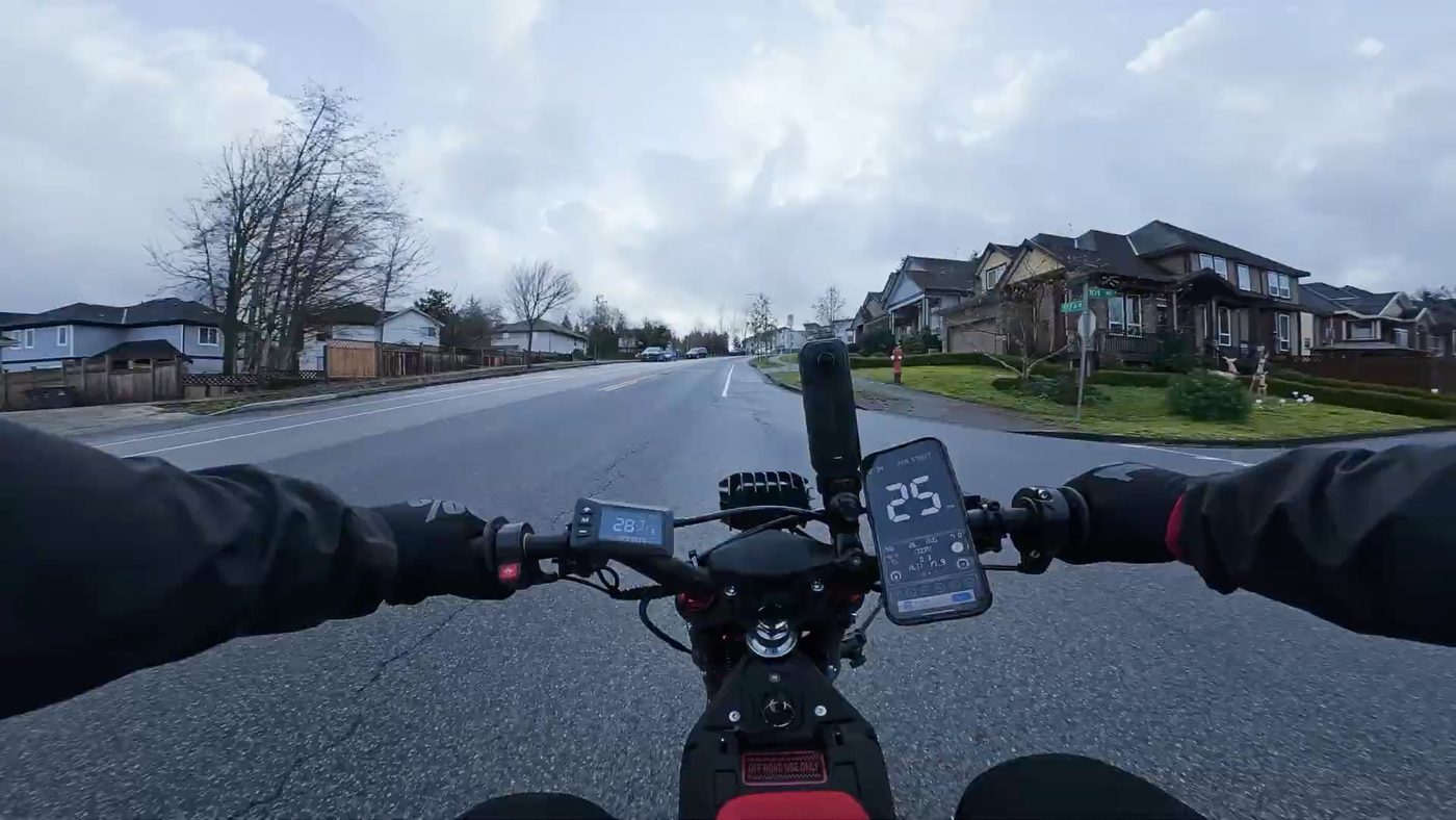 Riding the Yozma IN 10 uphill with the display showing 25