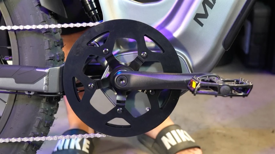 Chainring with guard and metal pedal