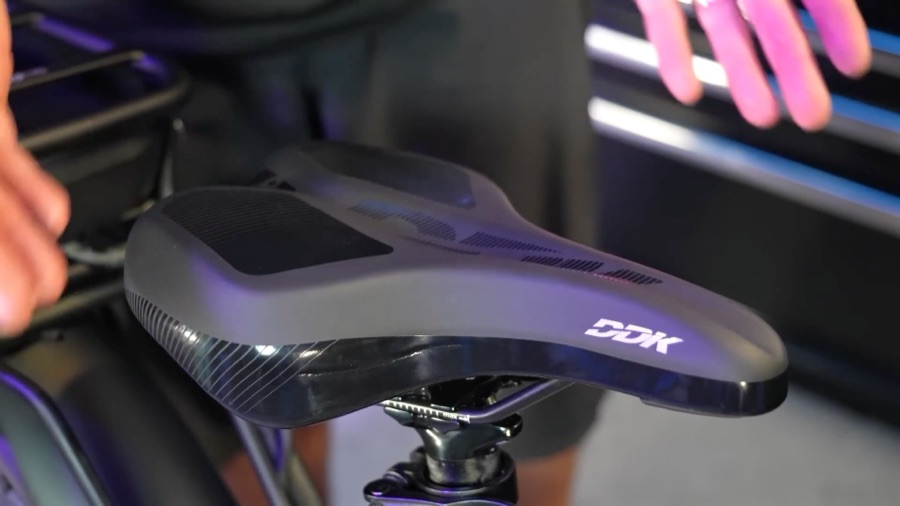 DDK wide padded saddle